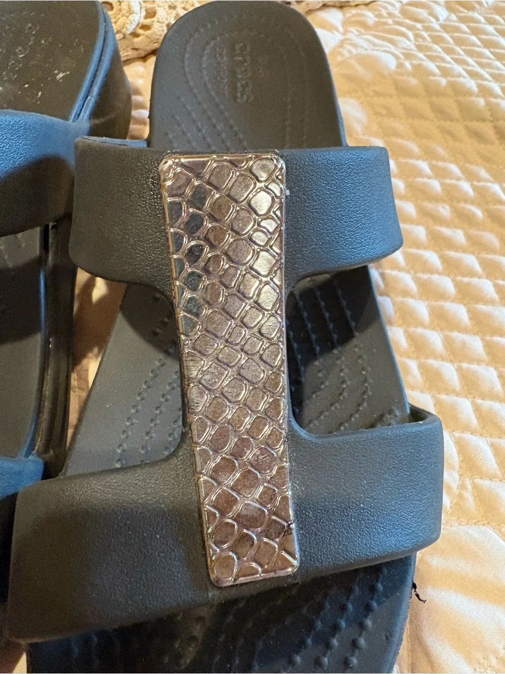 CROCS features easy
